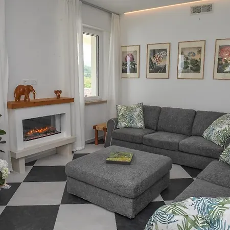 New Tosca With Pool In Bardolino Apartment